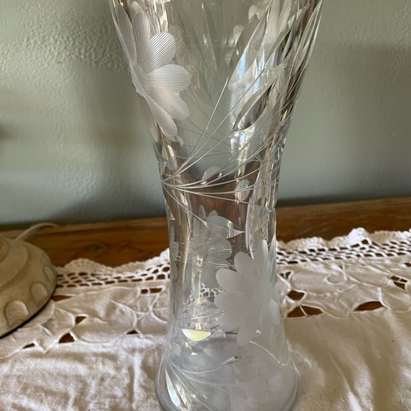 Princess House Tall Etched Vase - Picture 2 of 13